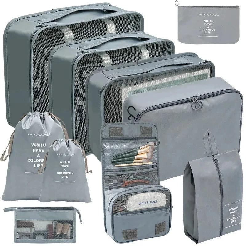 Gardez vos affaires bien organisées et gagnez de la place dans vos valises grâce à cet ensemble pratique de sacs de rangement. 
Disponible en plusieurs couleurs et tailles (7, 8, 9 ou 10 pièces).